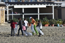 Pulizia spiaggia ad Imperia